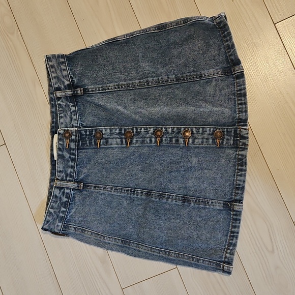 Forever 21 Denim Skirt Womens Medium Mini Button-Down Medium Wash NWOT - Picture 1 of 4
